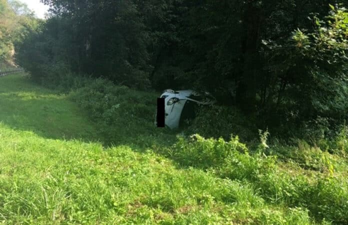 Alkohol und Drogen Pkw Fahrerin fliegt aus der Kurve und überschlägt sich