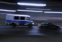 Psychisch Kranker rammt Autos und Polizei