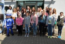 Nachwuchs für die Polizei? 20 Mädchen informieren sich über den Polizistenberuf