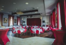 Negativpreis für unfaire Arbeitsbedingungen: Verleihung der „Goldenen Stechpalme“