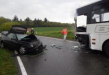 19-Jähriger kracht in Schulbus