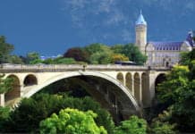 Beratungstag zur Ausbildung in Luxemburg Eine Brücke in Luxemburg als Symbolbild für den Beitrag "29-Jähriger stürzt 14 Meter in die Tiefe".