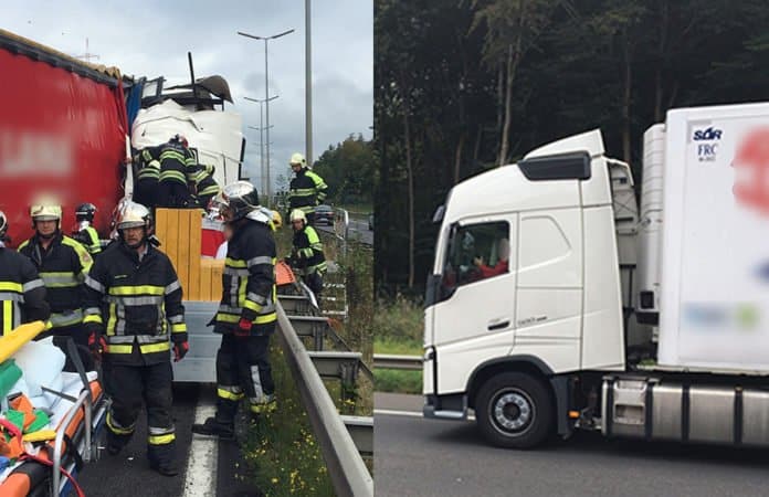Linke Seihtest der Unfall zu sehen: Feuerwehrleute, eine Trage und ein LKW im Hintergrund. Rechts ist ein Gaffer - ein LKW-Fahrer - in einem weißen LKW zu sehen.