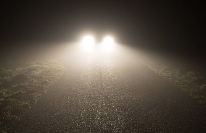 Auto und Nebel