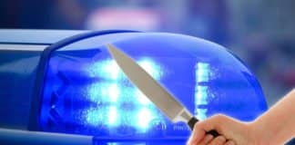 Mutter mit Messer getötet – Geschwister verletzt: Sohn muss in U-Haft Messerattacke Blaulicht