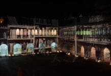 „Licht-Bibliothek“ – Projektion im Brunnenhof zum Abschluss der Marx-Ausstellung