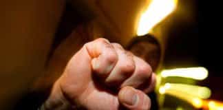 Luxemburg: Schwere Kopfverletzungen bei Schlägerei, Tuning-Treffen und Fahrzeugeinbruch