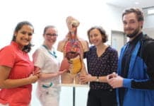 Volles Haus beim Tag der offenen Tür im Bildungsinstitut der Barmherzigen Brüder