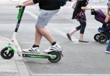 Raser-Wahnsinn: Mit 85 km/h auf dem E-Scooter – Polizei stoppt Jugendlichen