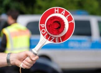 Polizei schnappt Spritgeld-Betrüger mit halbvollem Tank