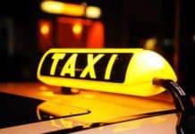 Betrunkener schläft im Taxi: Polizei muss Fahrgast wecken – Hund fast erfroren