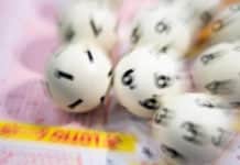 RLP: Unbekannter Glückspilz räumt 2,8 Millionen Euro bei Lotto ab Lottoschein und Lottokugeln