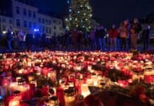 Fünf Jahre nach Trier: Neues Warnsystem soll Amokläufe stoppen – doch kann es das wirklich? Kerzenmeer nach der Amokfahrt vor der Porta Nigra in Trier