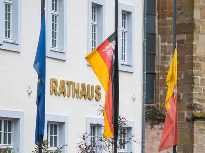 Fahnen in Trier auf Halbmast