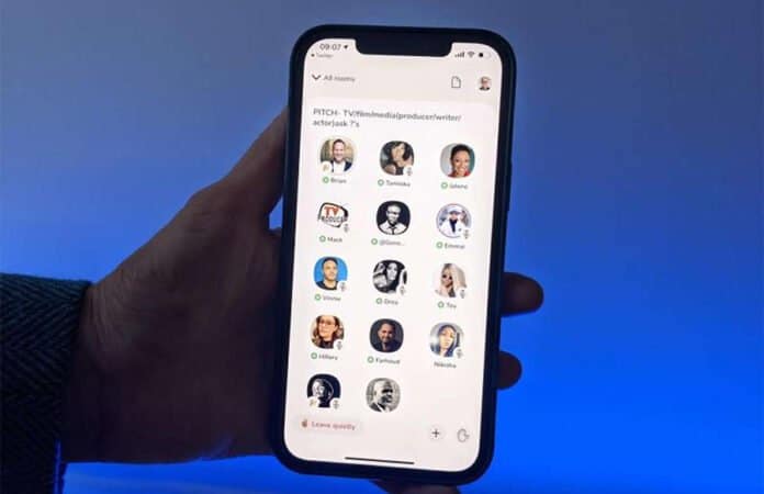 App "Clubhouse" auf einem Smartphone
