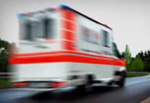 Crash nach medizinischem Notfall auf der A64 – Zwei Verletzte