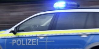 Wittlich: Trickdiebstahl mit Kind – Mann klaut Schmuck in Ladengeschäft Polizeiwagen