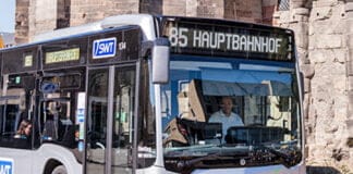 Trier: Zahlreiche Busumleitungen wegen Sperrung des Avelertals Linienbus in Trier vor der Porta Nigra