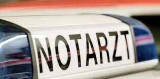 45-Jähriger randaliert und greift Rettungskräfte an