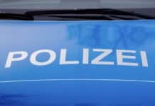 Bei “Testfahrt” mit nicht zugelassenem PKW: 21-Jähriger durchbricht Brückengeländer