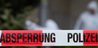 RLP: Ehefrau getötet und einbetoniert – So entschied das Gericht Polizeiabsperrung mit Spurensicherung an einem Tatort.