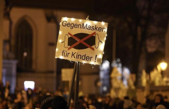 Corona_Demonstration_Karl_Josef_Hildenbrand_dpa_gesichert_am_20.12.2021