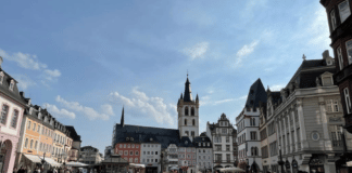 Trier: Auseinandersetzungen auf dem Hauptmarkt – Polizei ermittelt nach Vorfällen rund um AfD-Infostand