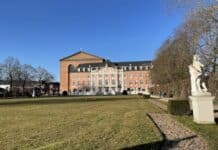 Familien schockiert: 20 Jugendliche sorgen für Krawall im Trierer Palastgarten – Polizeieinsatz!