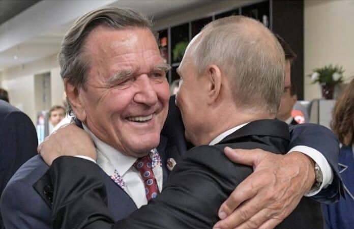 Gerhard_Schroeder_Alexei_Druzhinin_dpa_gesichert_am_11.5.2022