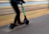 Frontalcrash auf Radweg: 15-Jährige mit E-Scooter und Radfahrer schwer verletzt
