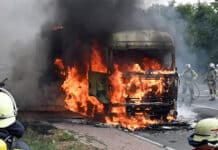 Sattelzug brennt auf A3 ab: Dreistündige Vollsperrung