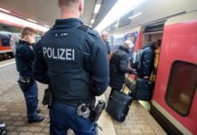 Zugbegleiter schwebt nach brutalem Angriff weiter in Lebensgefahr