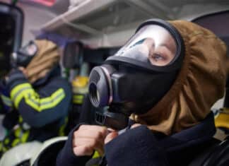 Trier: Sechs Verletzte nach Reizgas-Attacke von 13-jährigem Ladendieb in der Trier-Galerie Feuerwehrleute beim Einsatz bei einem Gasalarm.