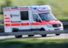 Wollte Traktor überholen – Rollerfahrer schwer verletzt Rettungswagen Malteser