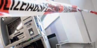 Unbekannte Täter sprengen Geldautomat im Westerwald in der Nacht