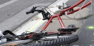 Saarland: PKW fährt Radfahrer (16) an und haut ab — Radfahrer ins Krankenhaus