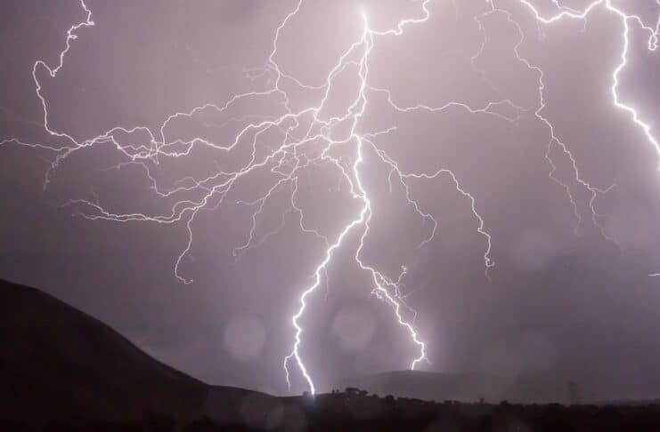 ++ Wetterdienst warnt: Kräftige Gewitter am Nachmittag – Sturmböen möglich ++