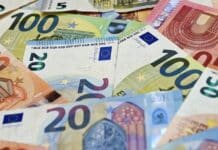 RLP: Wie und wohin Milliarden aus dem Sondervermögen fließen Eurobanknoten auf einem Tisch.