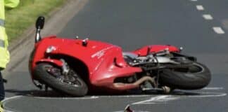 Greimerath: 18-jährige Motorradfahrerin stürzt auf L52 – Krankenhaus