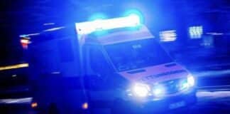 Saarland: PKW-Fahrer (73) knallt frontal in Traktor — lebensgefährlich verletzt