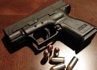 Trier: Messer und geladene Pistole dabei — Prozess wegen räuberischen Diebstahls