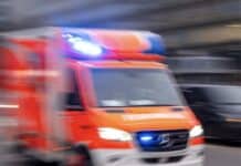 Frontalkollision zwischen Pkw und E-Scooter: 17-Jähriger schwerverletzt im Krankenhaus