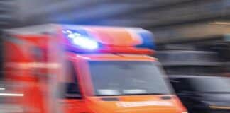 Von Auto überrollt – E-Scooter-Fahrer tödlich verletzt