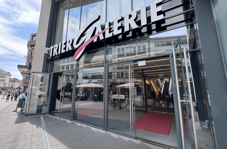 ++ Aktuell: Räumung in Trier Galerie — Dieb sprüht massiv mit Pfefferspray ++