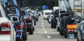 Stau am Pfingstwochenende: Das sollten Autofahrer wissen – Stoßzeiten und stark belastete Strecken