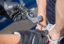 Kusel: Frau tot im Keller gefunden – 61-Jähriger unter Totschlag-Verdacht festgenommen Festnahme durch die Polizei