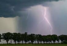 ++ Region: Starkregen, Hagel, Blitze – lokale Unwetter möglich ++