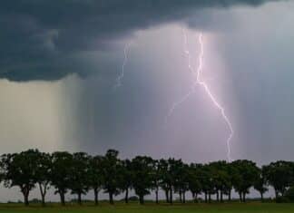 ++ Region: Starkregen, Hagel, Blitze – lokale Unwetter möglich ++