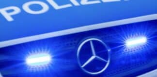 Saarland: PKW flieht vor Polizei — Gehweg überfahren und Fußgänger gefährdet