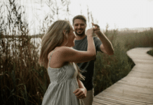 Gemeinsam auf dem Weg des Lebens – 4 Faktoren legen den Grundstein für lange Beziehungen